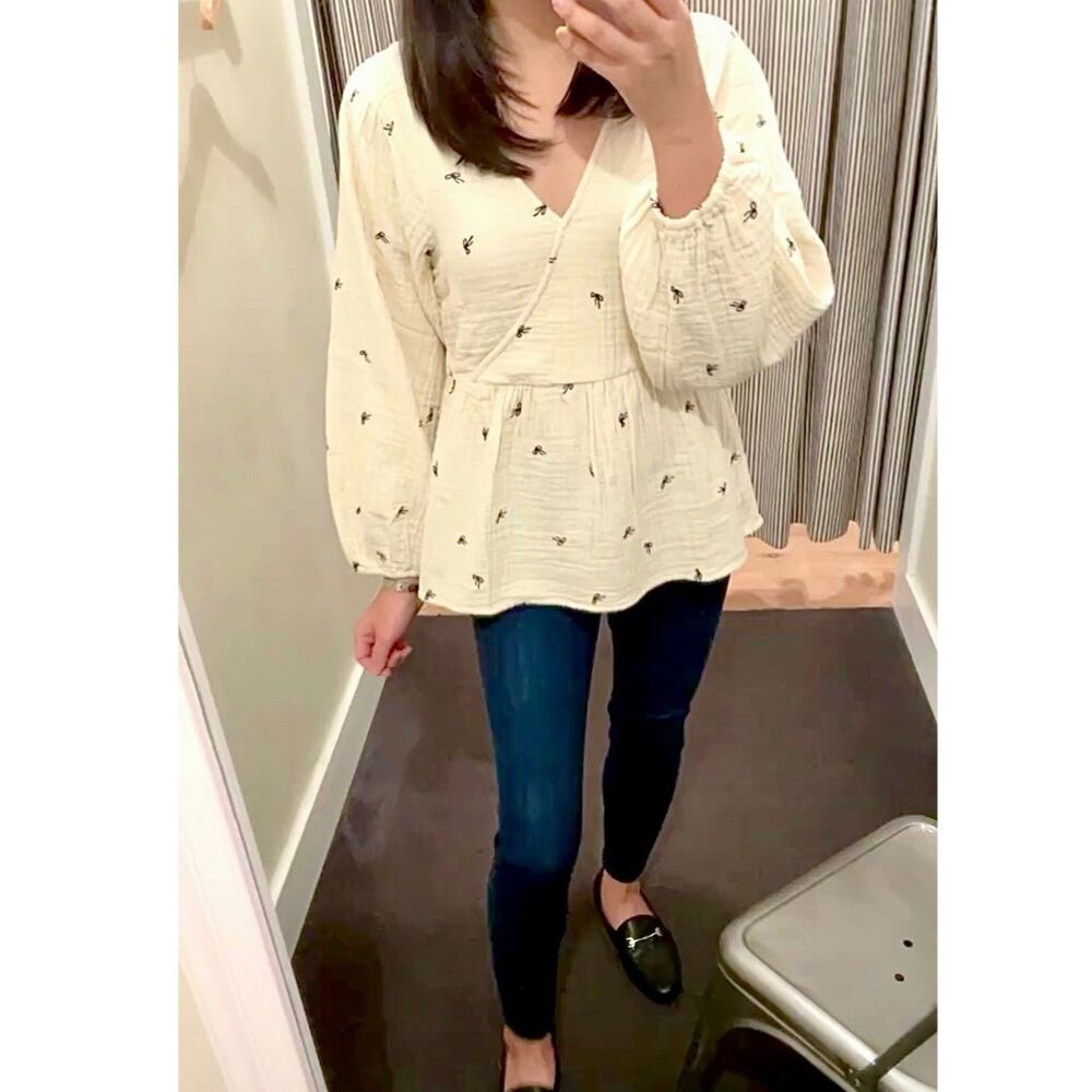 Madewell Lightspun Peplum Cream Wrap Top in Tiny Bows Size Small 100% Cotton
